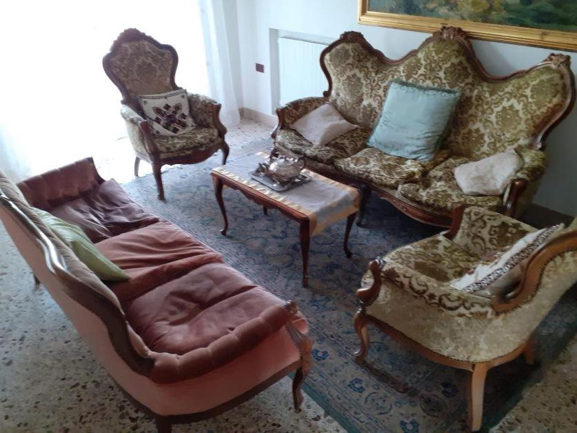 A Casa Di Adele Bed & Breakfast Caserta Exterior photo